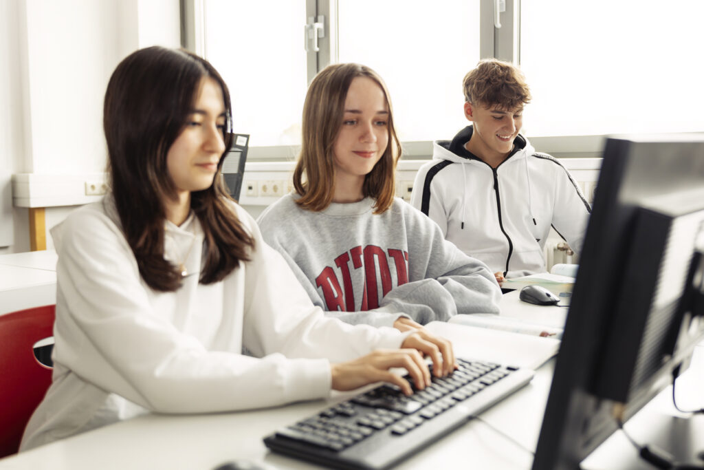 Schüler im Computersaal